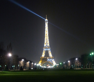 Eiffel_Tower_1.jpg